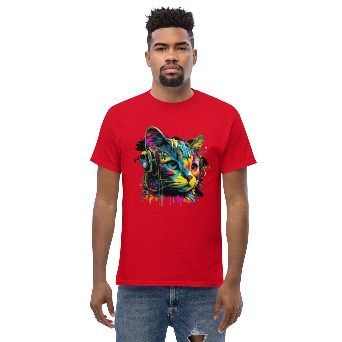 Rotes T-Shirt mit einem farbenfrohen, künstlerischen Katzenmotiv und Kopfhörern. Perfekt für Streetwear-Looks und lässigen Stil