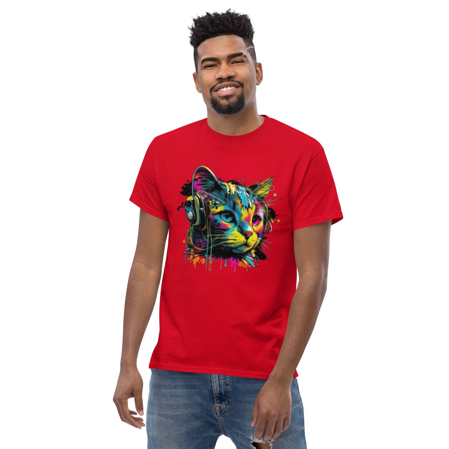 Rotes T-Shirt mit einem farbenfrohen, künstlerischen Katzenmotiv und Kopfhörern. Perfekt für Streetwear-Looks und lässigen Stil