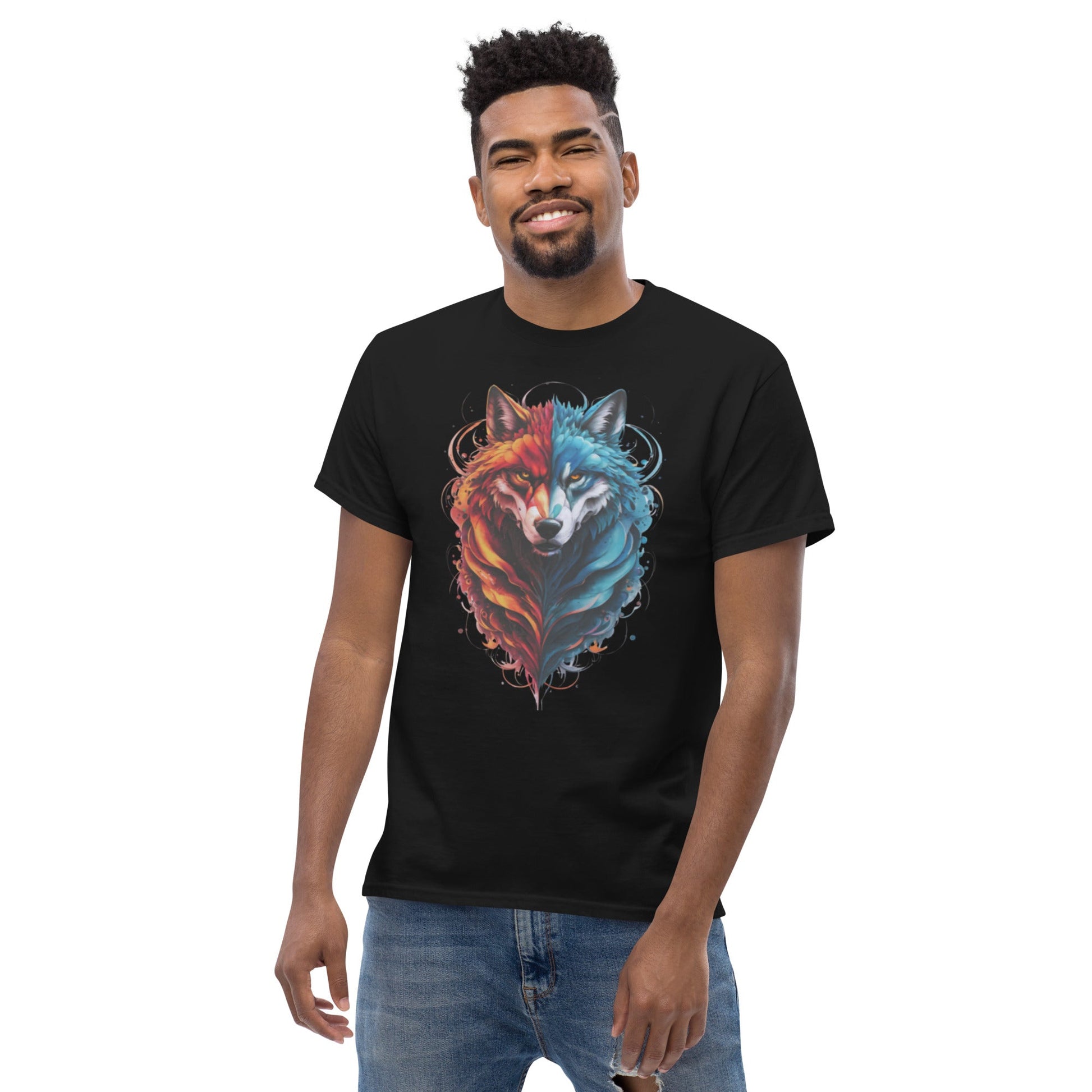 Schwarzes T-Shirt mit einem farbenfrohen, künstlerischen Wolfmotiv und Kopfhörern. Perfekt für Streetwear-Looks und lässigen Stil