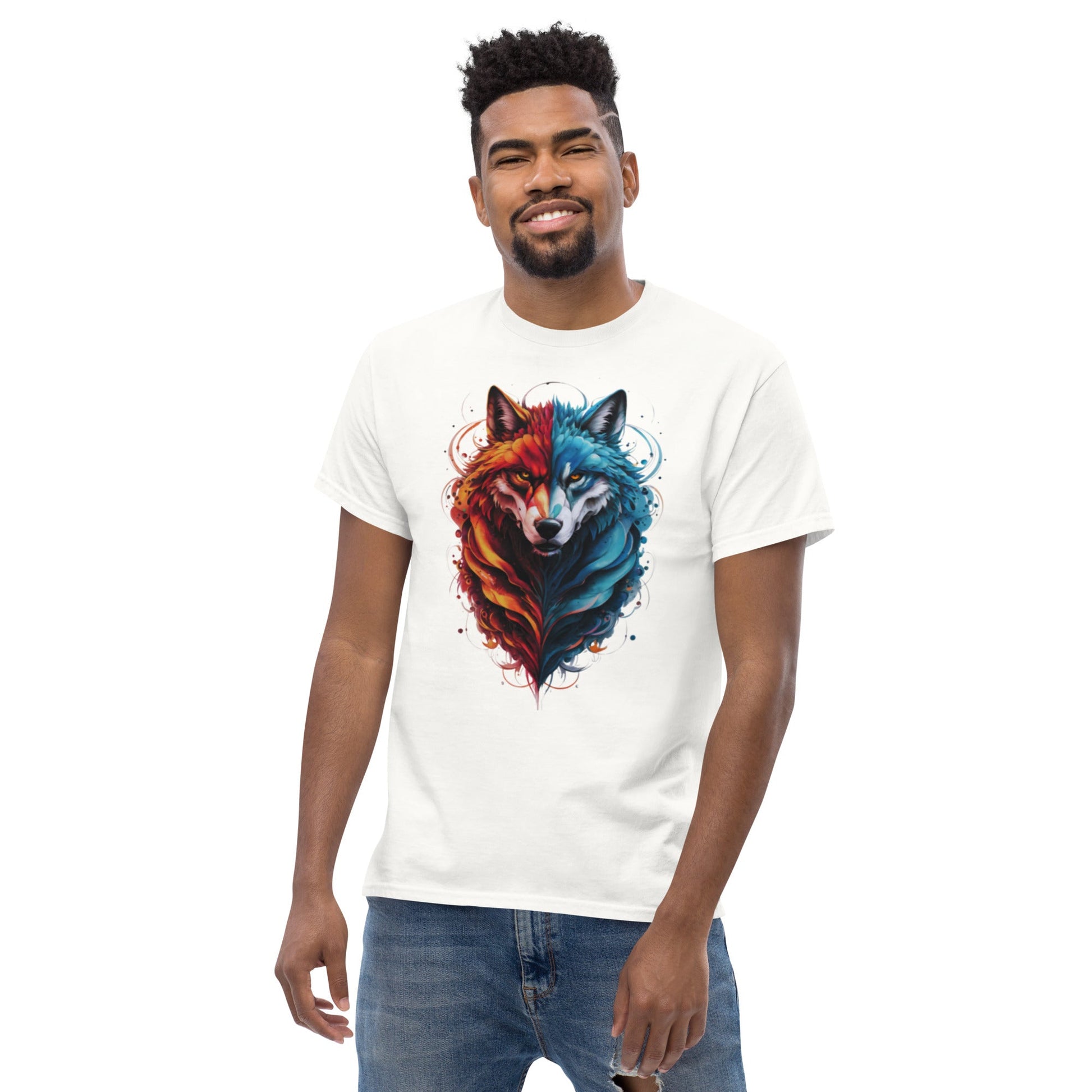 Weißes T-Shirt mit einem farbenfrohen, künstlerischen Wolfmotiv und Kopfhörern. Perfekt für Streetwear-Looks und lässigen Stil